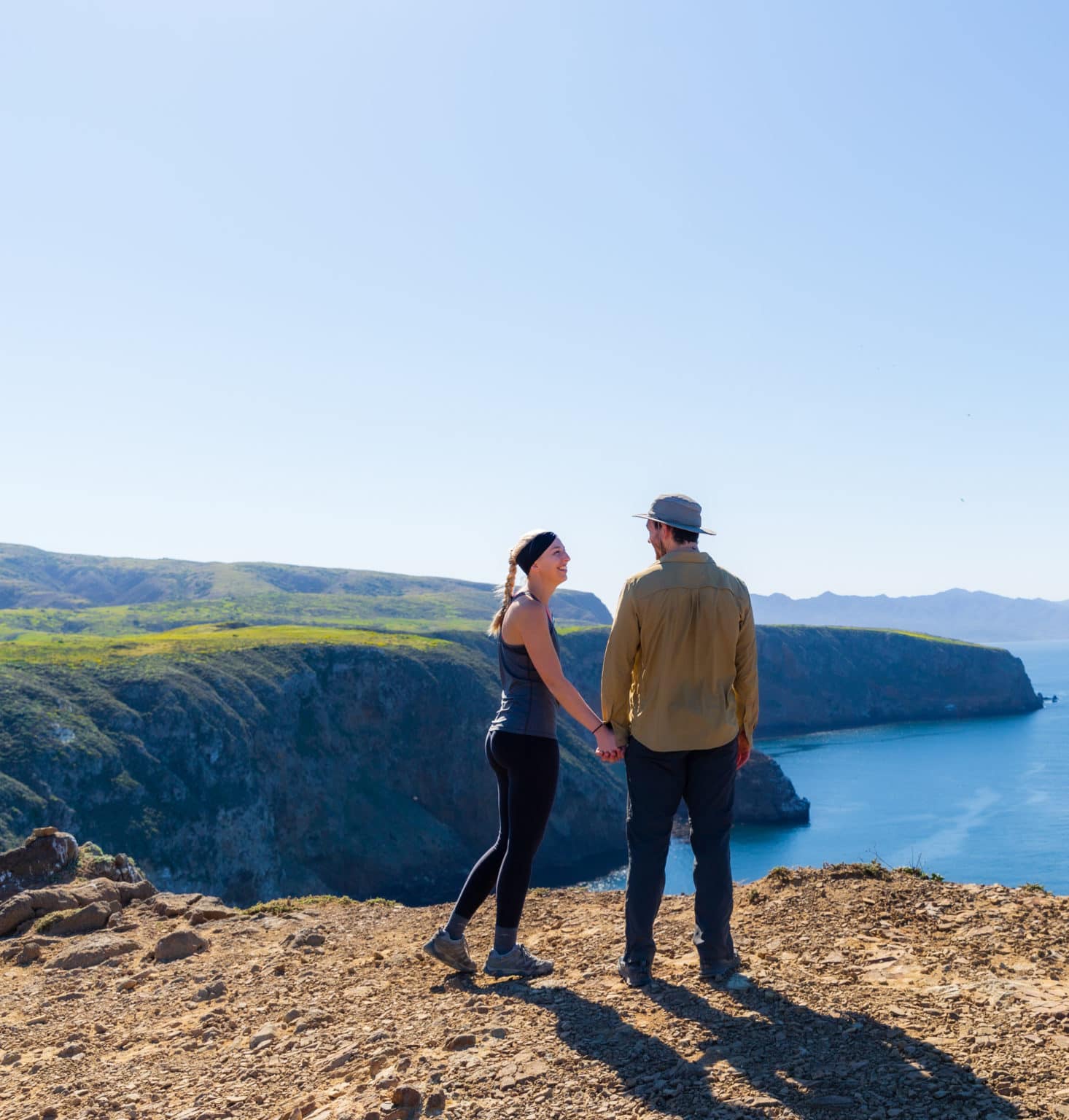 The best 2024 hiking clothes for hot weather adventures (Expert Tips)