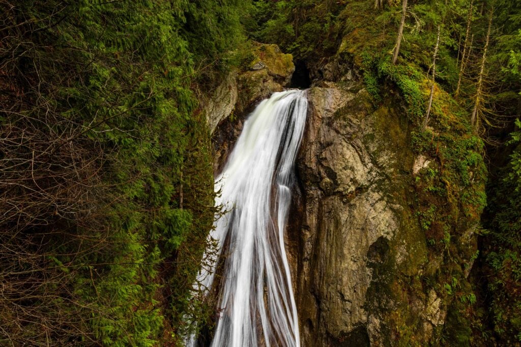 one of the waterfalls on the twin falls hike, as seen from the lower viewpoint