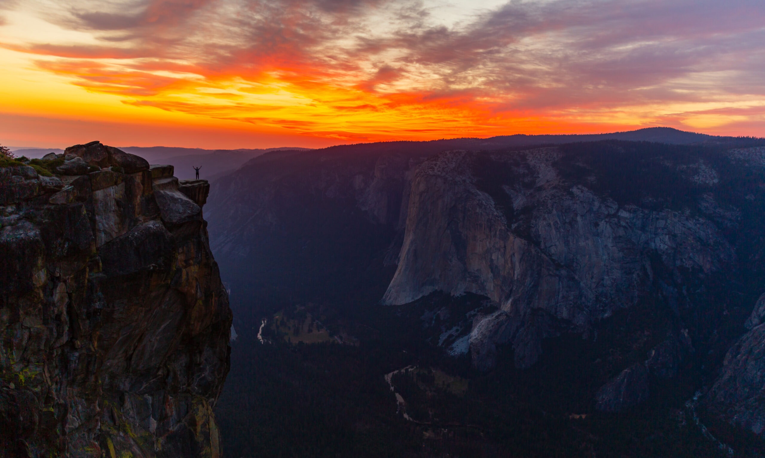 sunset views in yosemite national park from taft point