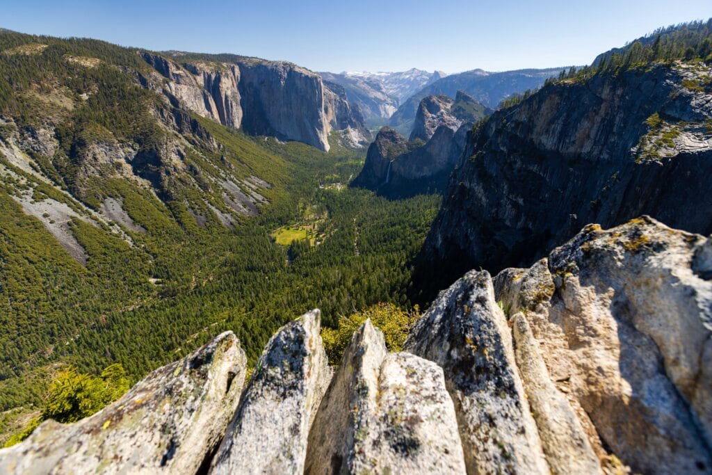 looking out into yosemite valley from old inspiration point