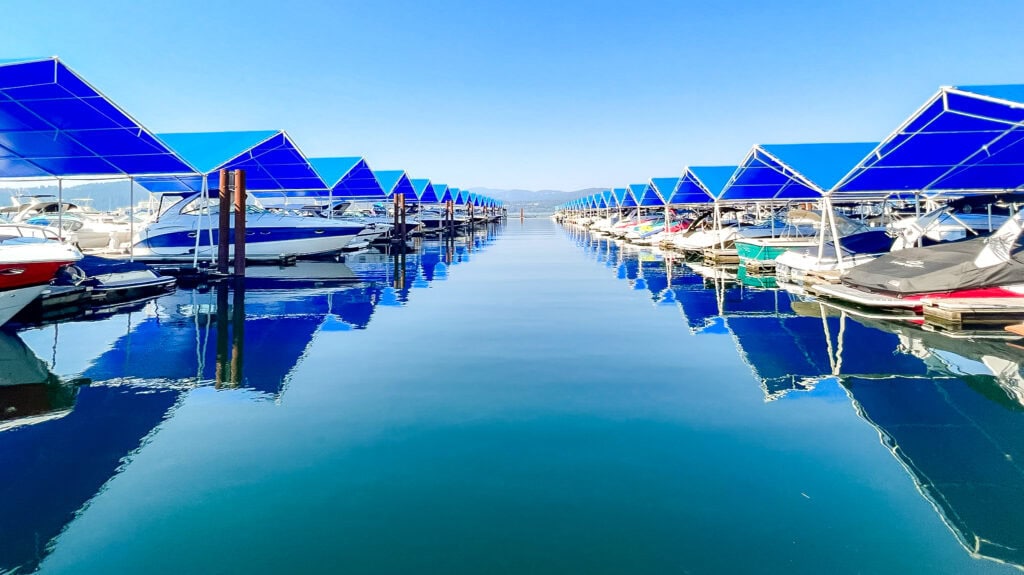 boats on lake coeur d'alene