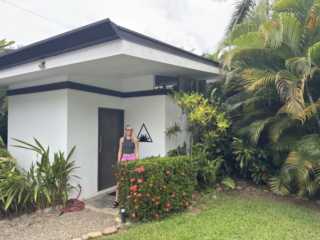 mana bungalow airbnb in uvita