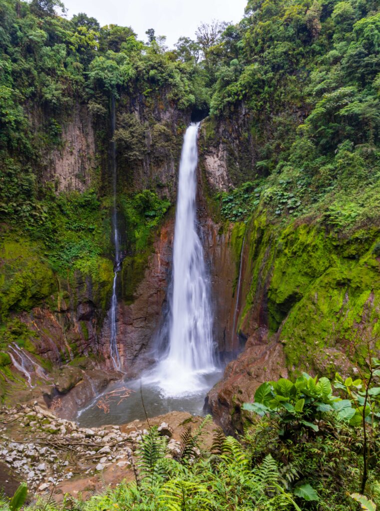 catarata del toro in costa rica