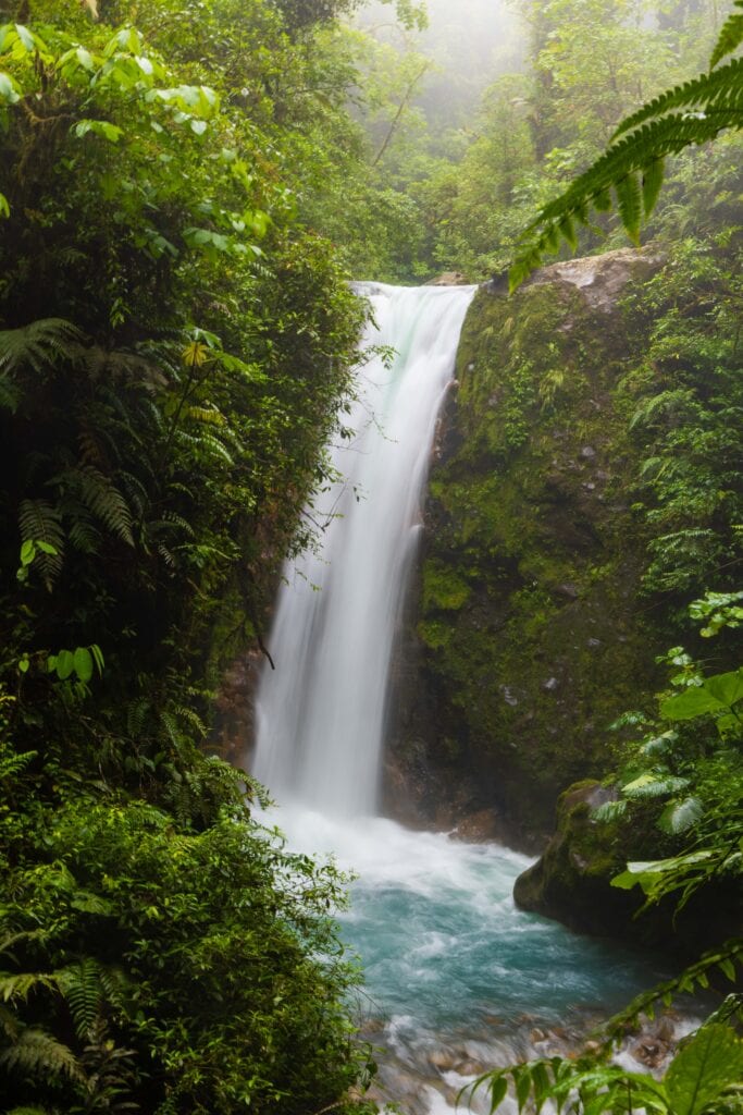 la pintada falls in blue falls costa rica