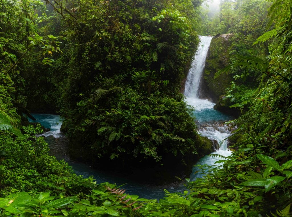 la pintada falls in costa rica