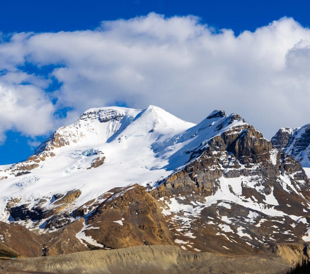 rock and snow on the peaks of the mountains along the icefields parkway