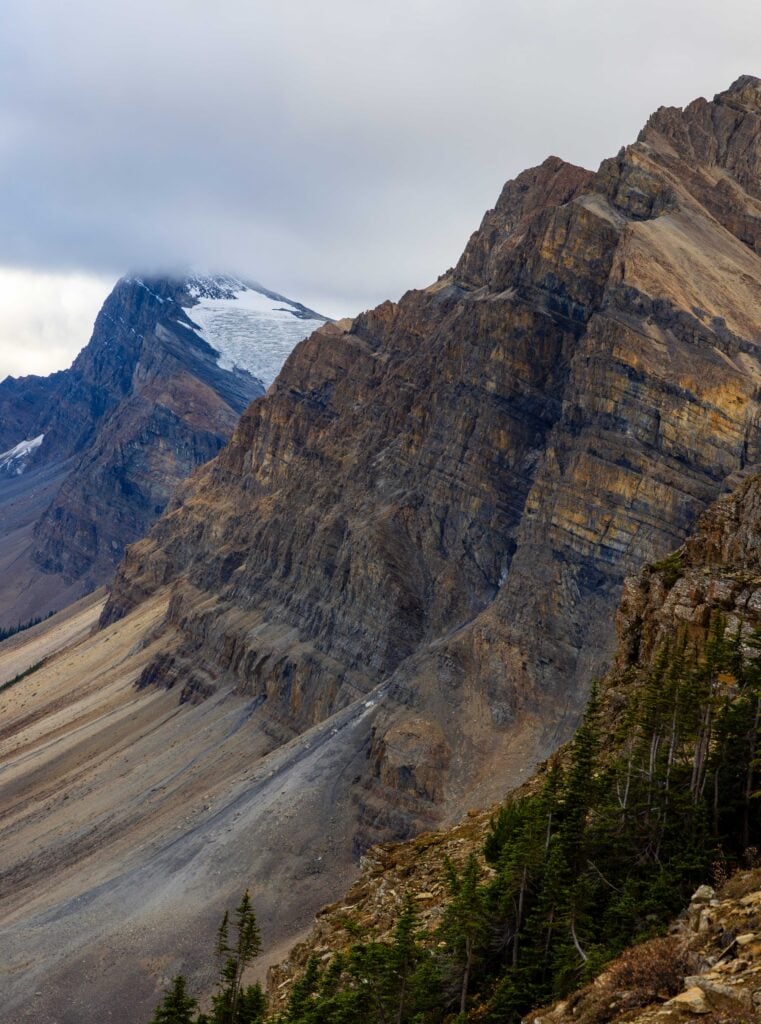 the rocky mountains hugging the shores of Bow Lake in the Canadian Rockies