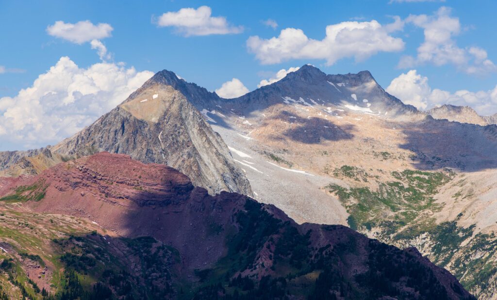 the peaks of snowmass mountain and others with a lake below
