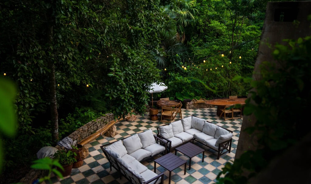 a sitting area at jade jungle resort