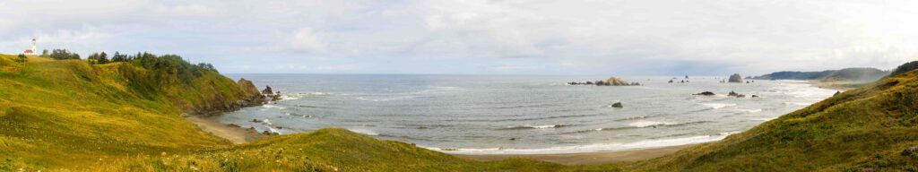 Foggy Oregon coast ocean view with overcast sky