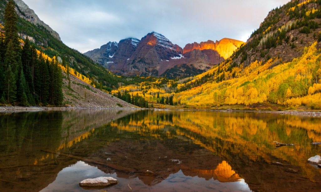 sunrise at maroon bells illuminating the peaks