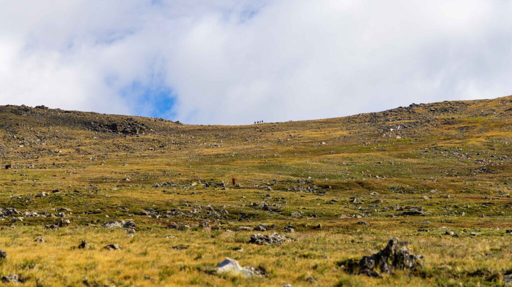 hikers on the ridgeline near south arapaho peak