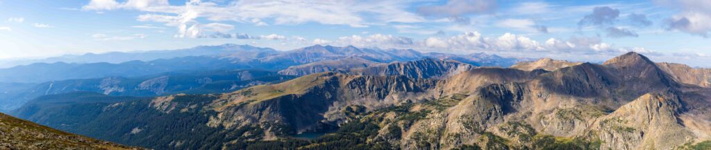 wide panorama of the view looking to the south of south arapaho peak