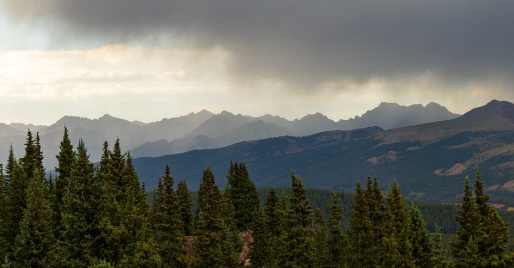a storm rolls in through the mountains