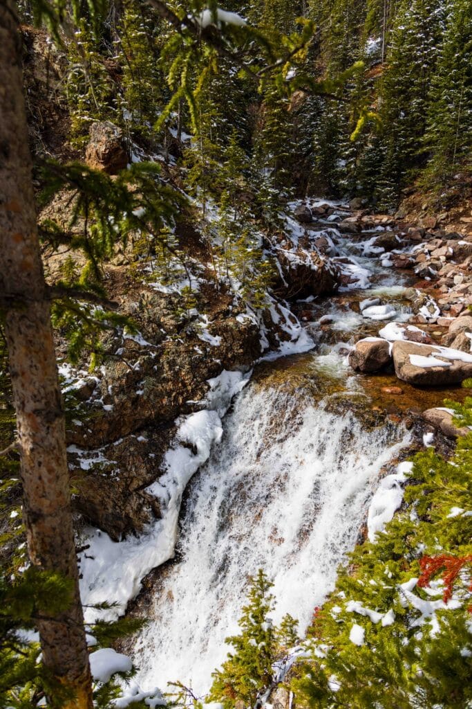 upper portion of booth falls in vails