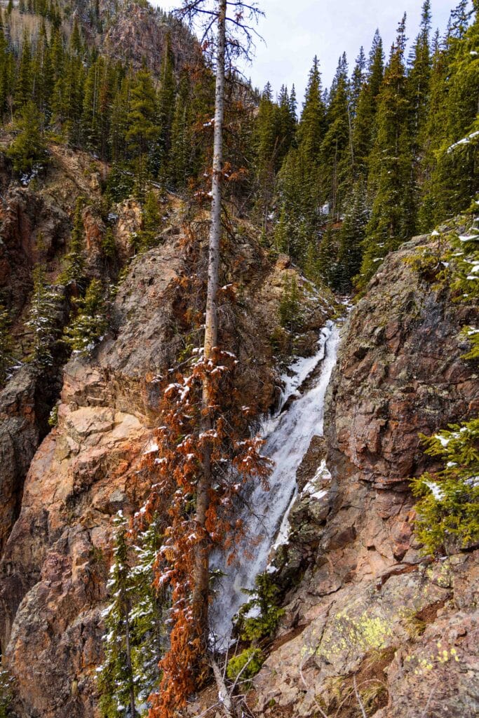 booth falls with trees around it